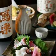 お酒のアテに丁度良いオススメ料理が用意されているのも、つい立ち寄りたくなる理由の一つ。居心地の良さから、軽く飲むつもりが2杯3杯とお酒が進んでしまう人も多いようです。