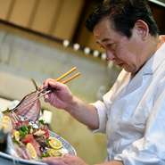 一度来店された方には、続けて同じ料理を提供しないようにしているとか。今まで、寿司、和食、居酒屋など様々な飲食店で場数を踏んできた、店主ならではのおもてなしで訪れた人たちを喜ばせています。