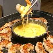 海老好きにはたまらない一品！海老とチーズの相性が抜群です！プリプリな海老をチーズたっぷり絡めてお召し上がり下さい！