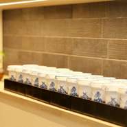 人気の地酒や焼酎を、各種豊富に取り揃えています。「ふぐ料理」にぴったりなお酒を厳選しているので、相乗効果でどちらもさらに奥深い味わいに。銘柄は変わることもあるので、ぜひお見逃しなく。
