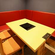 店内はすべて個室使用となっており、まわりを気にせずにゆっくりと食事やお酒を楽しむことができます。各種コースや料理の希望など、その時々の集う内容に合わせて、まずは何でもご相談を。
