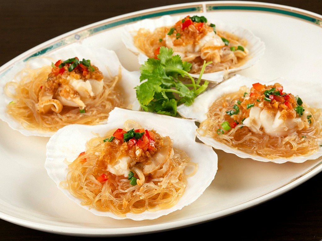 一つ食べたらもう一つと、箸が進むおいしさ『帆立と春雨のニンニク蒸し』