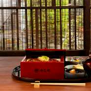 ランチタイムには『うな重』『せいろ』『蒲焼』が用意されており、予約なしでも大丈夫。カウンター席があるため、お一人様でも気軽に訪れることができます。午後から頑張りたいとき、観光で訪れたときにもぜひ。