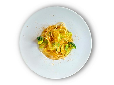 サルデニア産カラスミ、アンチョビと季節野菜のスパゲッティ