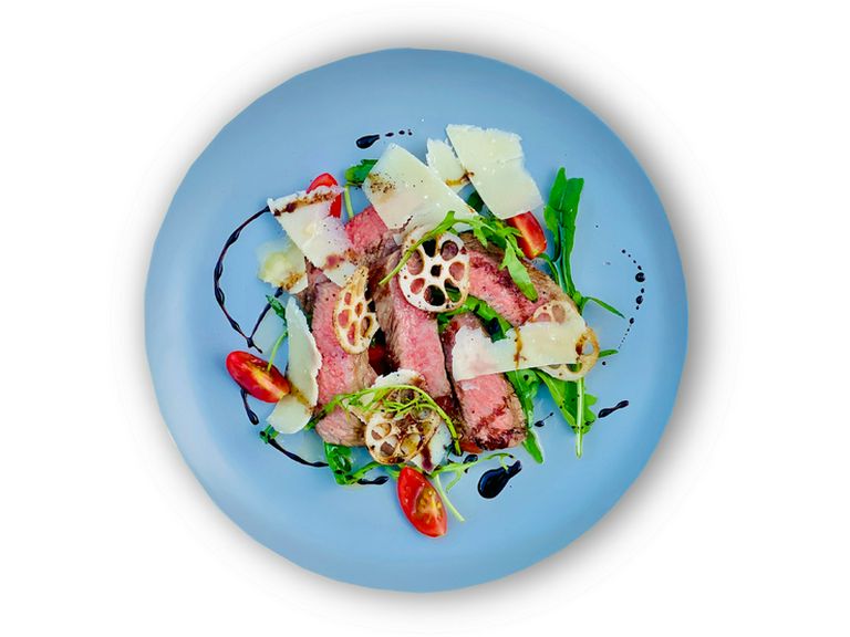 上州牛サーロインのタリアータ ルーコラとパルミジャーノ