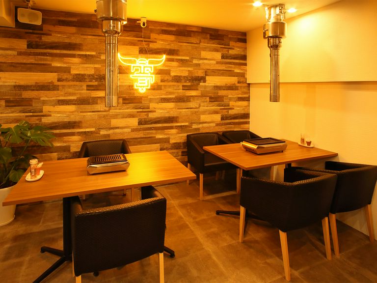 ソファ席でのんびりと、少しリッチな焼肉女子会