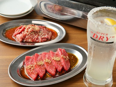 ヤミツキになる食感『とろけるロース』　※画像奥