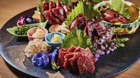 実はほとんど流通しない「熊本県産」の馬刺し。年間生産数は数百頭だけ。
純熊本産の馬刺しの味は間違い無し！