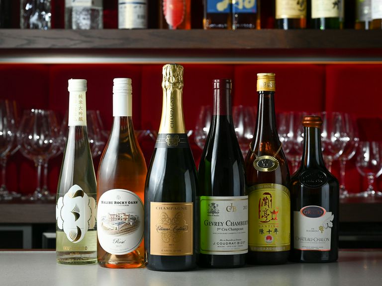 その日の一皿に合わせた一杯を、60種以上の豊富な種類から