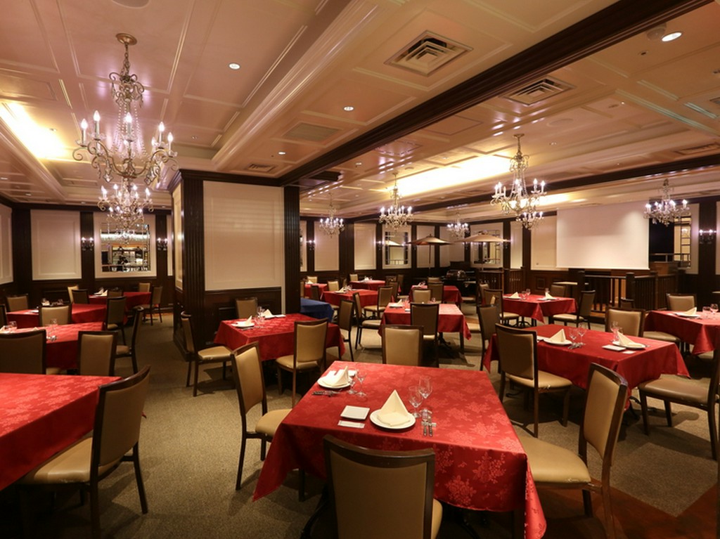 大人数での宴会にも使える広いパーティールーム