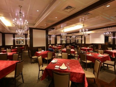 大人数での宴会にも使える広いパーティールーム