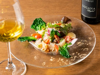 季節を感じる華やかな一皿『本日のカルパッチョ』