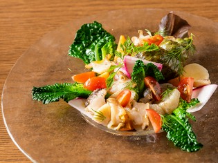 季節を感じる華やかな一皿『本日のカルパッチョ』