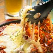 心も身体も癒やされる【DAOL】で気の合う友人とおいしい食事を囲む、大人の飲み会はいかがでしょう。24名以上で貸切利用も可能。2時間飲み放題付きコースはお店の味を網羅できる、充実の内容が魅力です。
