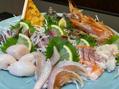 【人気No,1】鮮度抜群の魚介を堪能できる『刺身盛り合わせ』
