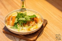 北海道産神威豚を使用したカツを自家製の割り下と卵でとじたカツ煮です。
こちらも看板メニューの一つです。