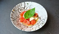 糖度8度以上の、新鮮でしっかり肉厚な旨味たっぷりのトマトです。