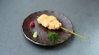 当店のささみはレアで提供しております。 刺身でも食べられる新鮮な厳選国産鶏だから提供できる一串。