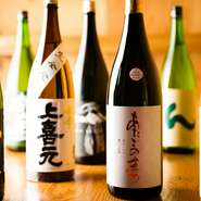 宮城の地酒に、店主の故郷秋田の地酒など、東北六県を中心に選りすぐりの銘酒を用意。焼き鳥のお供として迎えてみてはいかが。