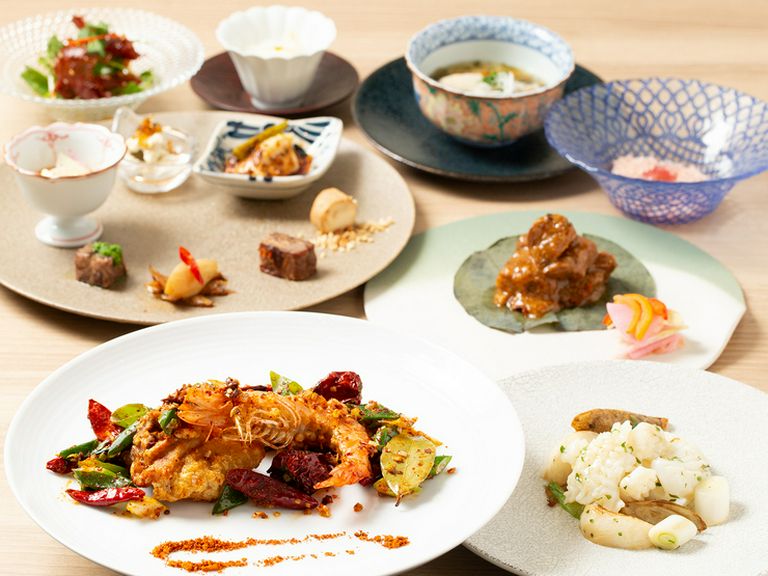 流れるような展開で楽しませてくれる、コース料理