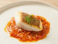 四川料理だけでなく、日本の食材を使い、優しく香り高く仕上げました
フカヒレや旬の食材をつかい、アワビ入りのおこげまで全10種。記念日や接待等。大切なひと時に
※コース内容は　コースページをご覧ください