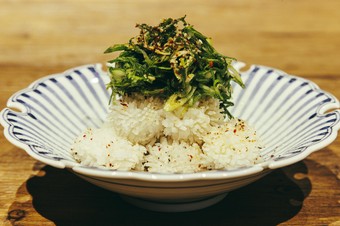 ウルテ刺し　九条ネギ添え