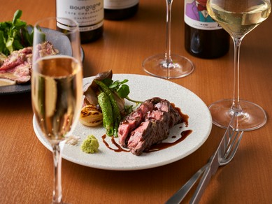 カウンターを主体としたお一人様にも最適な空間