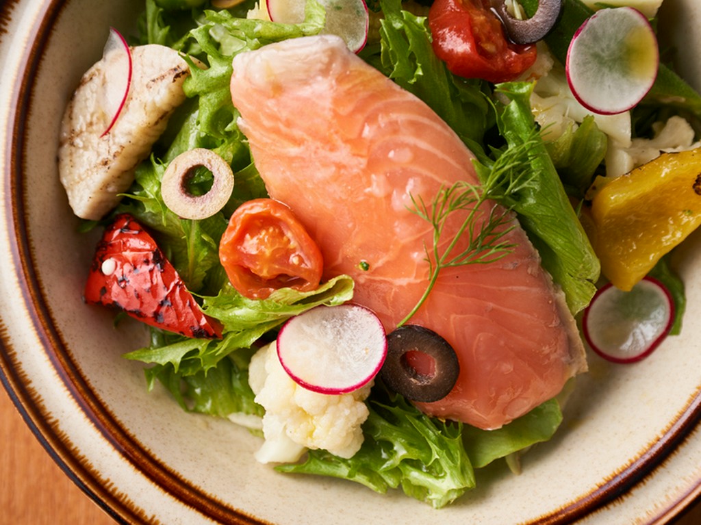 旬の野菜を使った、華やかかつヘルシーな料理