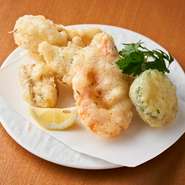 海の幸。海老、イカ、お野菜等が入った、贅沢なイタリアの天ぷら。