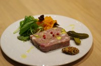 フランス料理の定番『田舎風パテ』。ぜひ召し上がっていただきたい一品です。