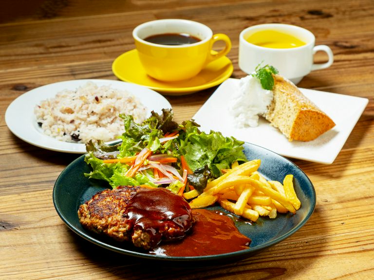 やわらかくてジューシーな『本日のてごねハンバーグランチコース』