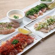 初めての方におすすめの『ホルモンの盛り合わせ3種』『鬼焼き』『香草焼き』『ささみマヨ』のセットでございます。迷った方は是非一度ご注文してください。