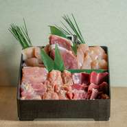 佐賀県産みつせ鶏と鶏焼肉としてお召し上がりいただきます。