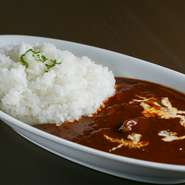 牛肉と野菜でじっくり煮込んだデミグラスソースで作った誰もが大好きなハヤシライス