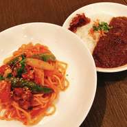 ミニカレーと　ミニパスタの（ナポリタン又はボロネーゼのどちらか）の　両方食べたいと言われる方　どうぞ！　※パスタ大盛りだと￥1485も有ります。