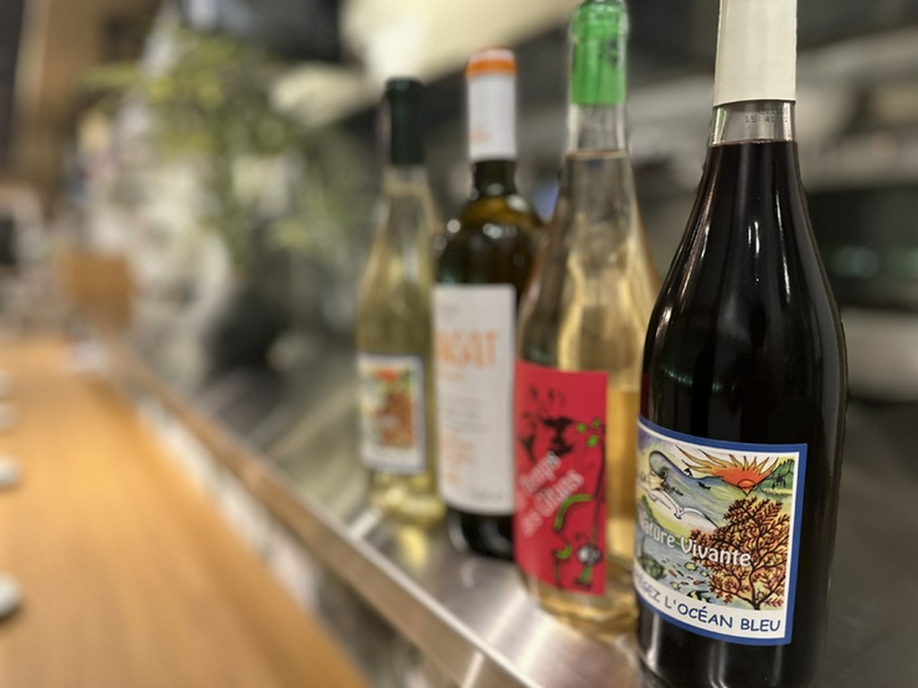 ナチュラルワインをそろえ、その魅力やおいしさを伝える