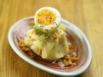 シンプルながら贅沢な味わいが楽しめる『トリュフポテサラ』