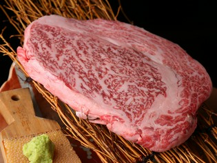 冷凍肉一切なし。柔らかくきめ細かな肉質と、上質な旨みの牛肉