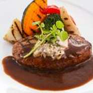 スープ・サラダ・パンまたはライス

ソースを2種類からお選びいただけます。
◆デミグラスソース
◆和風ソース
