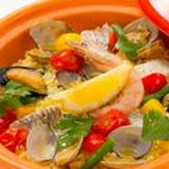 スープ・サラダ

※＜デザートとコーヒーは別料金となります＞
●プチデザートとコーヒー+200円
●デザート3種とコーヒー +900円