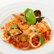 スープ・サラダ

お好みのパスタをお選びください
A. シーフードのトマトソース　ペスカトーレ
B. ベーコンと野菜のトマトクリームパスタ