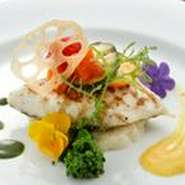 スープ・サラダ・パンまたはライス

※＜デザートとコーヒーは別料金となります＞
●プチデザートとコーヒー+200円
●デザート3種とコーヒー +900円