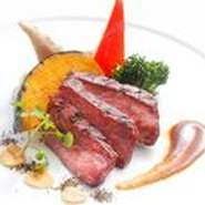 スープ・サラダ・パンまたはライス

※＜デザートとコーヒーは別料金となります＞
●プチデザートとコーヒー+200円
●デザート3種とコーヒー +900円