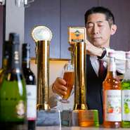 ウェディングや貸切のパーティなどで利用されることが多い施設。堅苦しくならないように、笑顔でフレンドリーな接客を心掛けています。また、ゲストがリラックスして過ごせる空間づくりにも力を入れています。