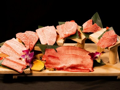 その日のオススメ部位のみを選び、盛付けから美しく仕上げている『上肉盛り合わせ』