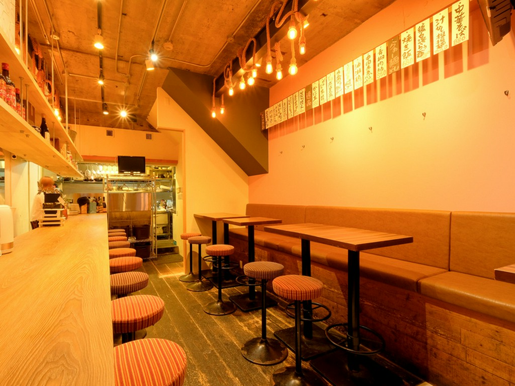 “一人でも二人でもお気軽に”。一人前から楽しめるメニュー多数