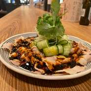 豚と野菜を特製ダレで楽しむ『雲白肉』