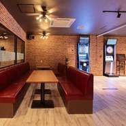 店舗入口側(6名様ソファ席×２)