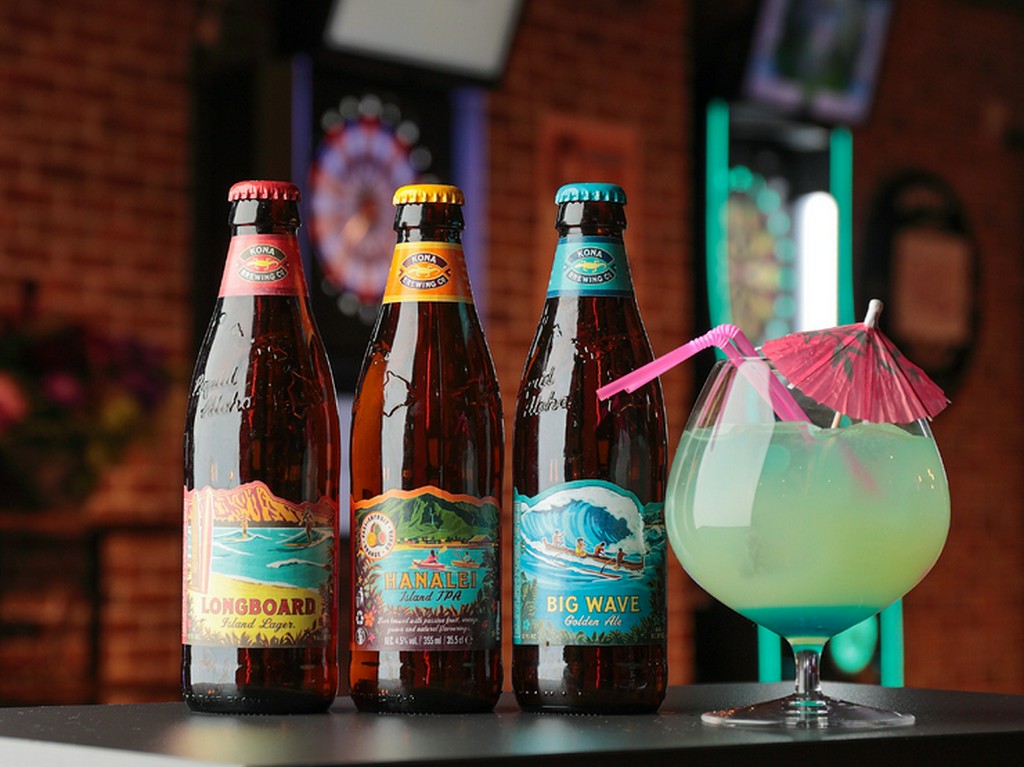 コナビール＆カクテル。色とりどりの『ハワイアンドリンク各種』
