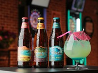 人気のコナビールに色鮮やかなハワイアンカクテルなど、個性豊かなハワイアンドリンクを用意。オリジナルカクテルなどの相談も歓迎です。